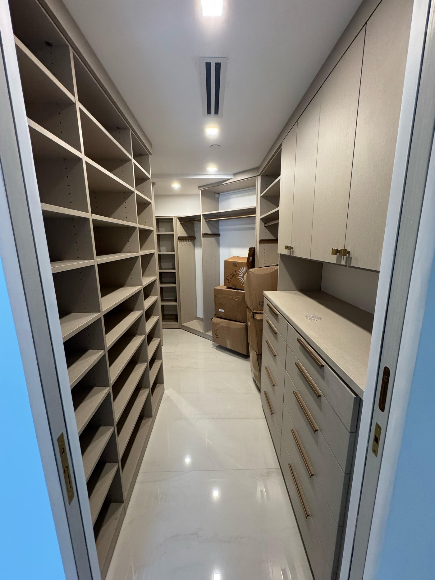 Custom Walk-in Closet by Moura